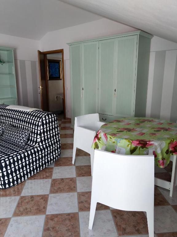 B&B bread and fantasy room 1